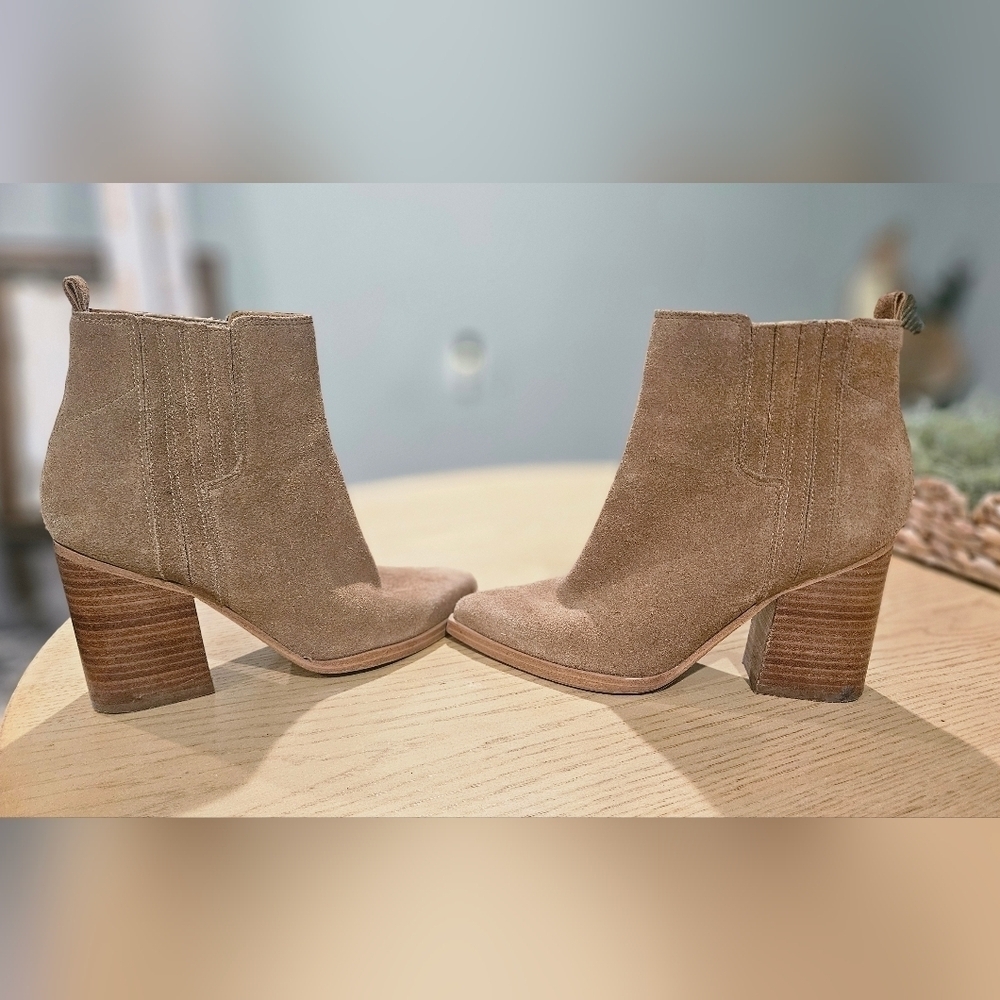 Marc Fisher Oshay Taupe Suede Pointed Toe Ankle Booties Size 6 - Picture 15 of 16